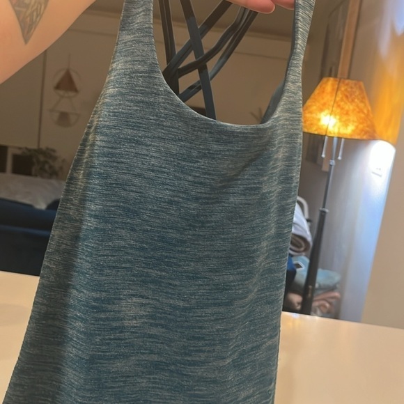 Lulu Lemon top - Picture 4 of 4